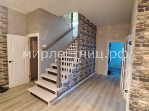 № 257 к.14.    Классическая деревянная лестница.